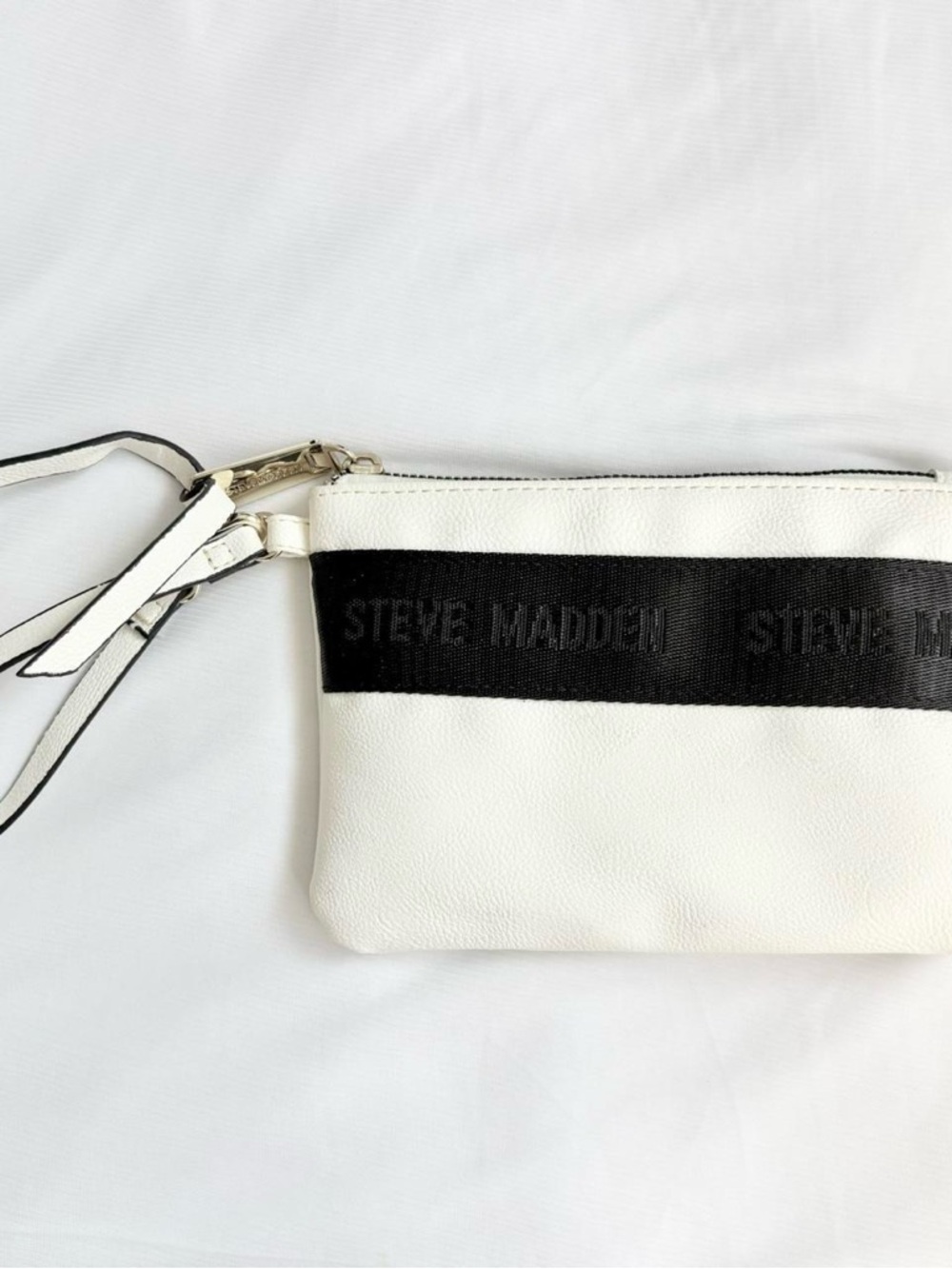 Steve Madden cream and black wristlet clutch 5x7